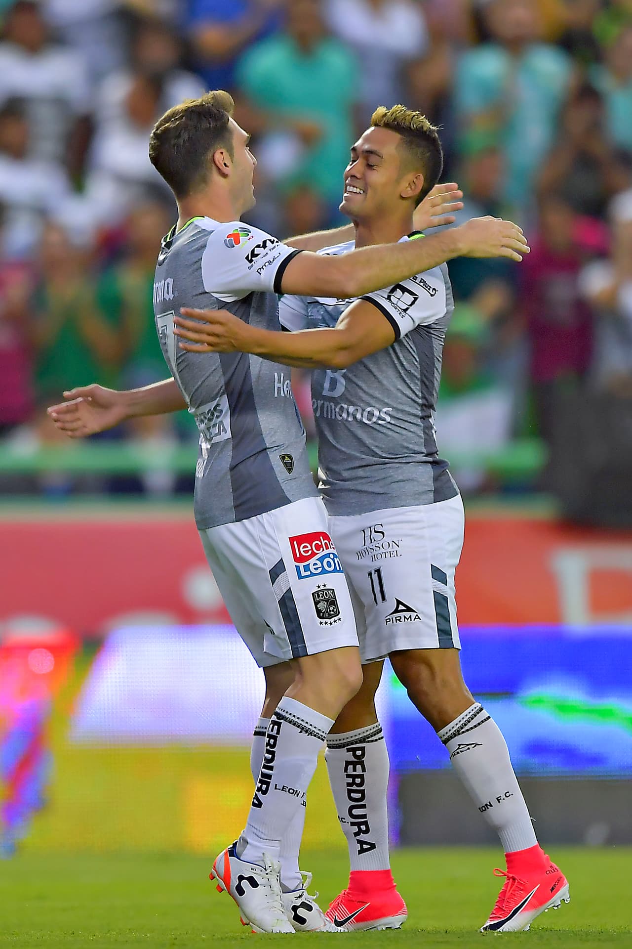León visitará a Chivas y recibirá al Cruz Azul. No pueden dejar puntos en el camino si desean clasificarse.