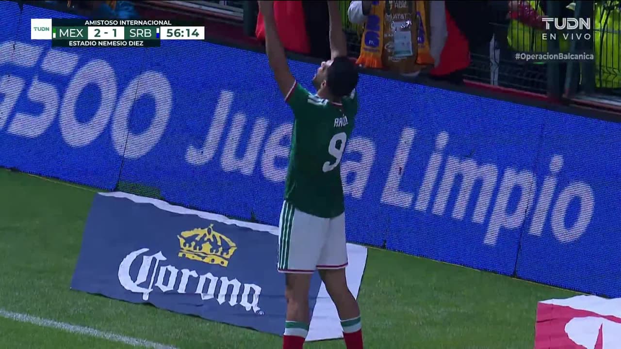 ¡GOL!  anota para México. Raúl Jiménez