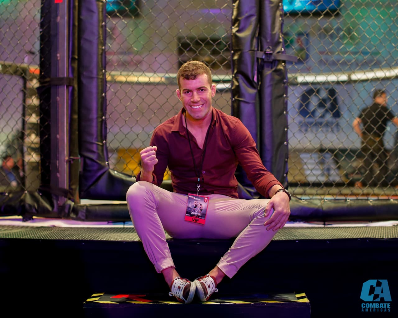 El colorido y la alegría, junto a los rituales y detalles en la intimidad de los atletas, fueron parte del Combate Américas en la fiesta de las artes marciales mixtas.