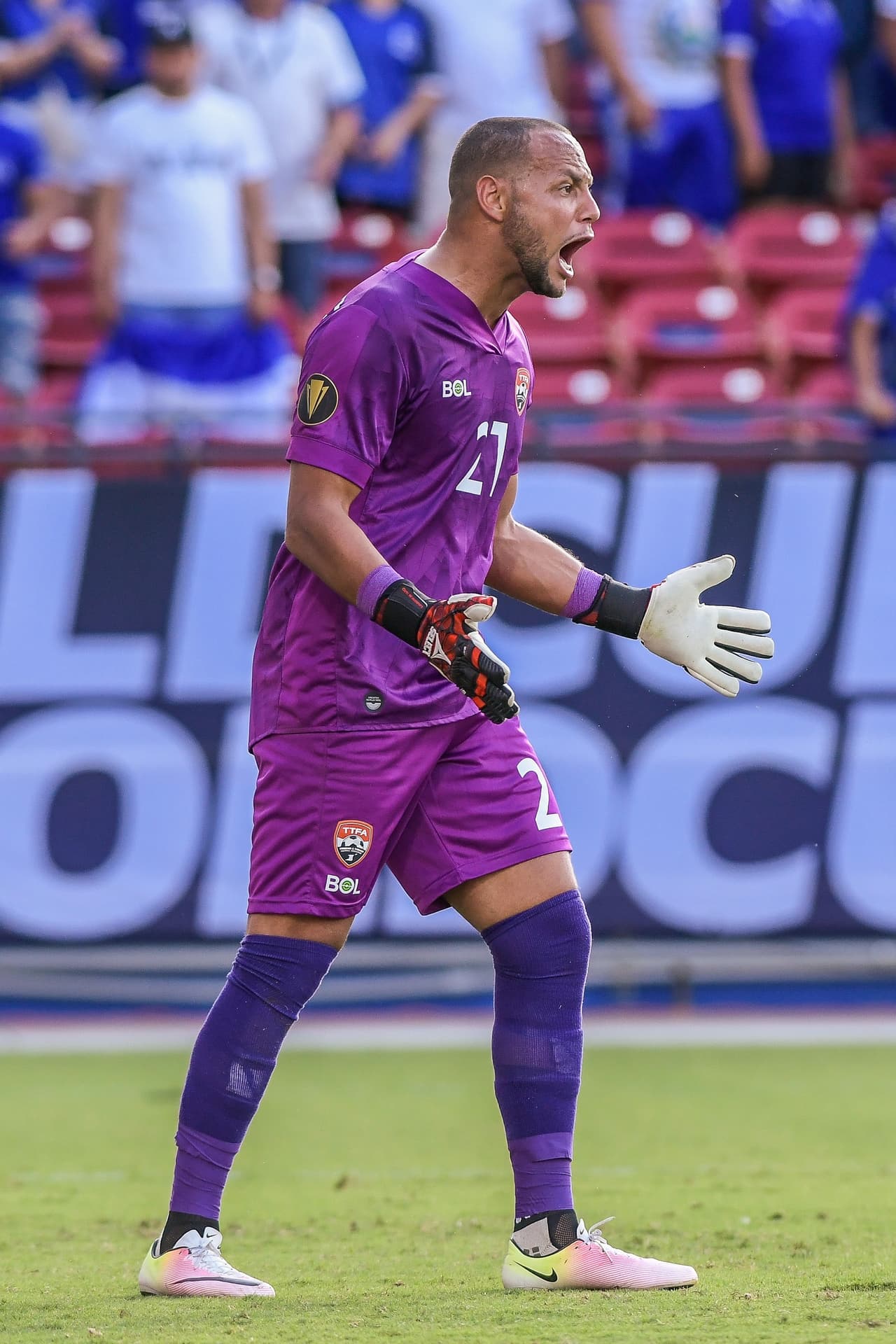 Cerca de la media hora de juego, el arquero trinitario Frenderup se convertía en héroe al atajar un verdadero zapatazo de Rivas para mantener en ceros el marcador.