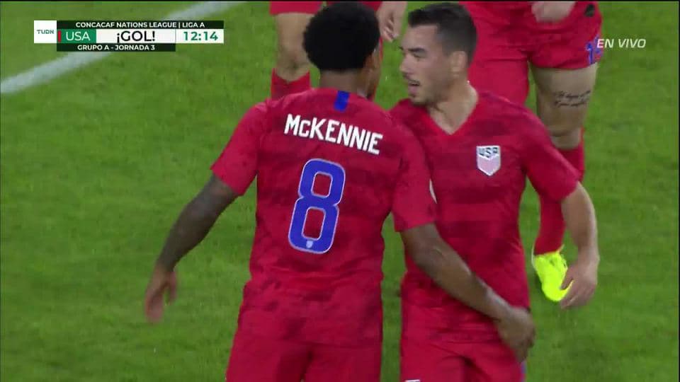 ¡GOOOL! Weston McKennie anota para USA