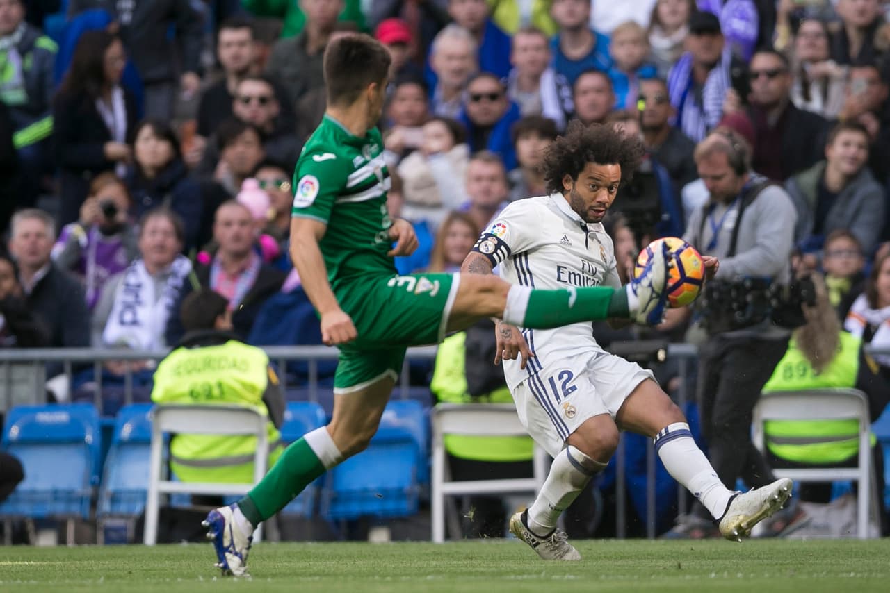 El juego por las bandas fue clave para buscar desbloquear a la defensa del visitante, que tampoco tuvo protagonismo para ir a buscar ni siquiera el descuento.