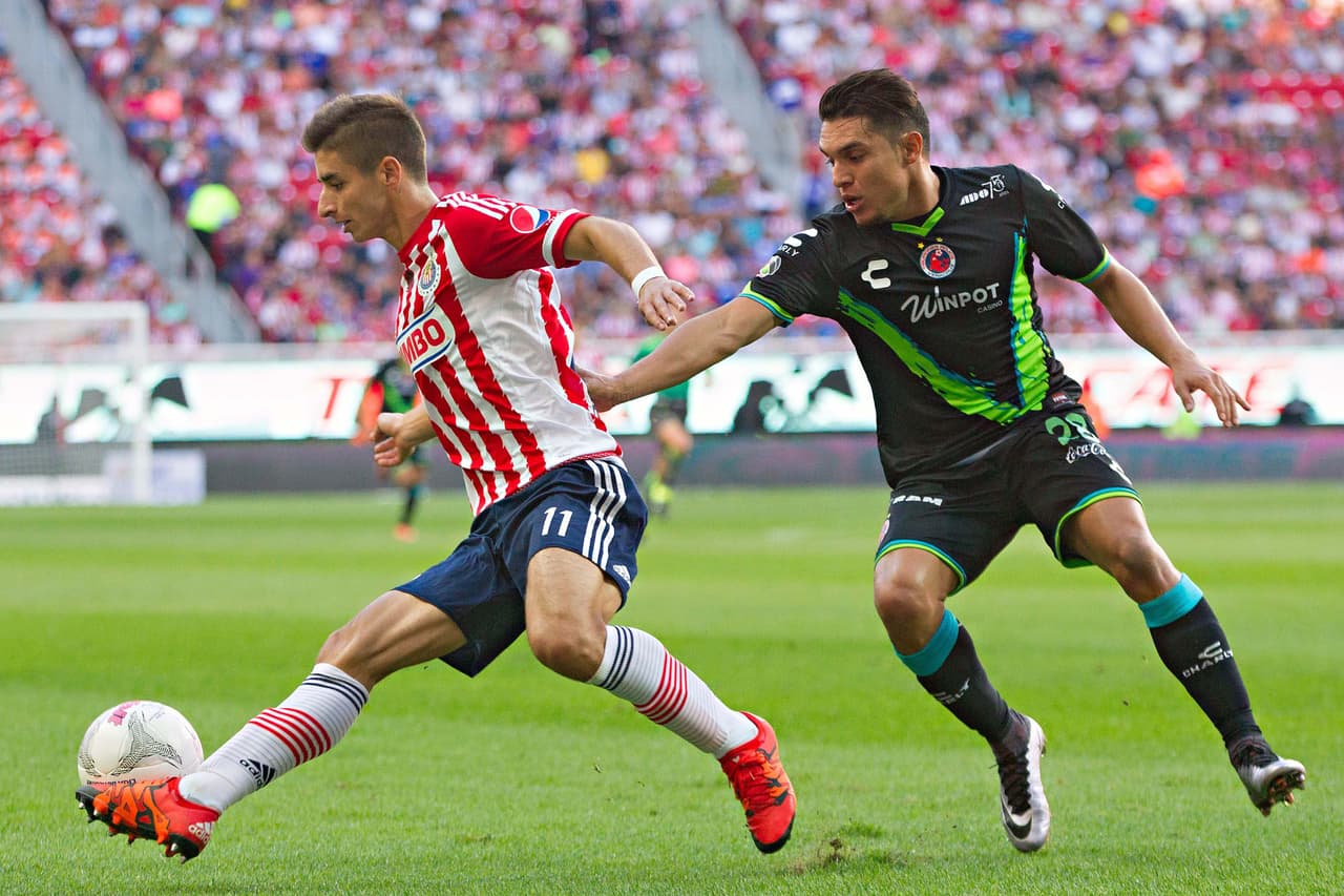Las Chivas del Guadalajara tuvieron una presentación agridulce ante Veracruz, el rebaño dejó escapar la ventaja en el marcador en 2 ocasiones para finalizar el partido con un 2-2 que dejó insatisfechos a su afición en el Omnilife.