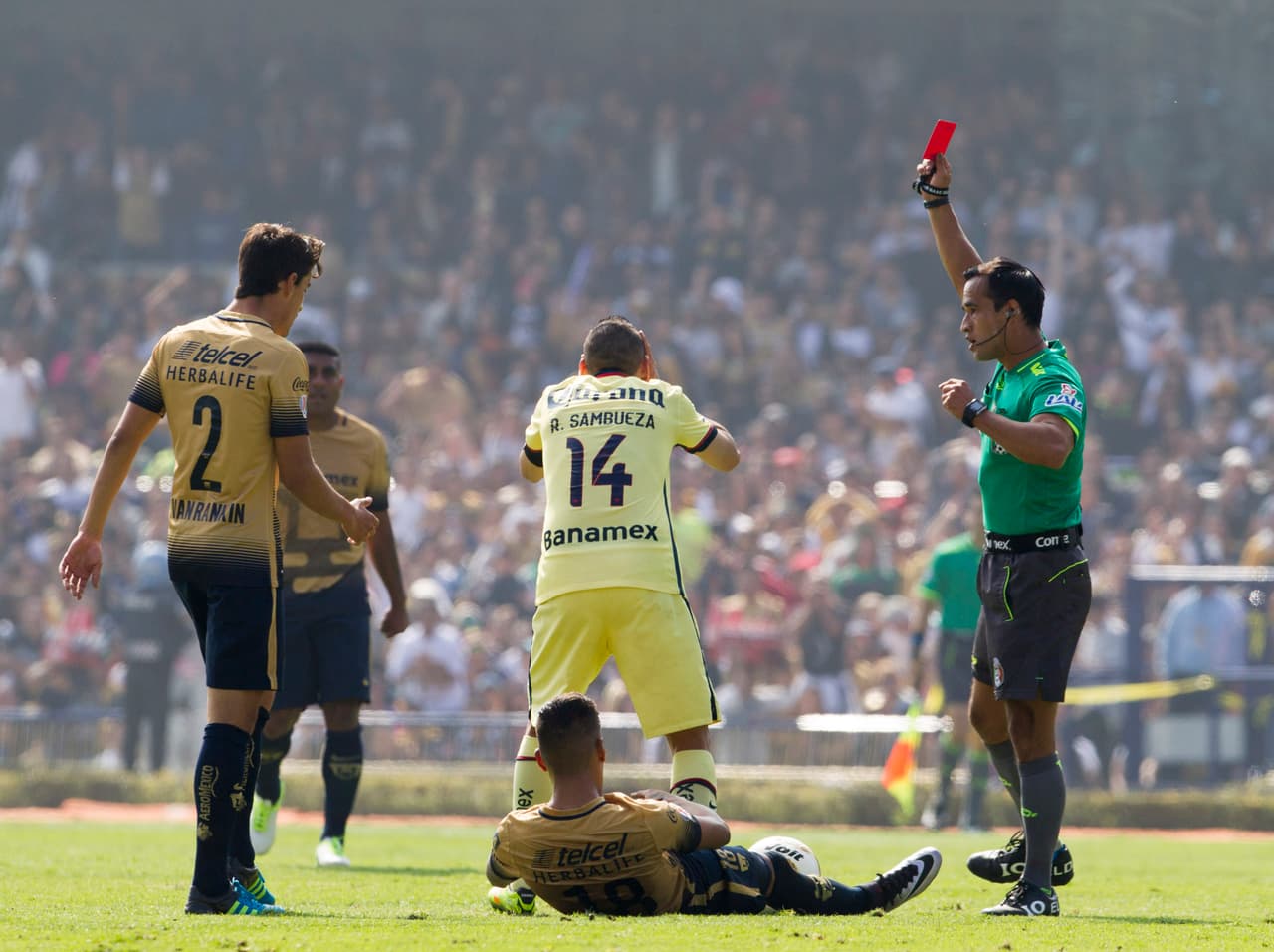 Los emplumados no pudieron contar con Rubens Sambueza y Paolo Goltz por tener que pagar un juego de suspensión. A esto podemos agregarle la corta pretemporada que tuvieron por su participación en el Mundial de Clubes.