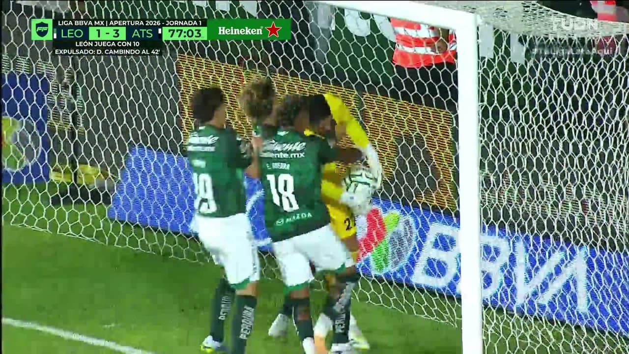 ¡GOL!  anota para León. Jordi Cortizo