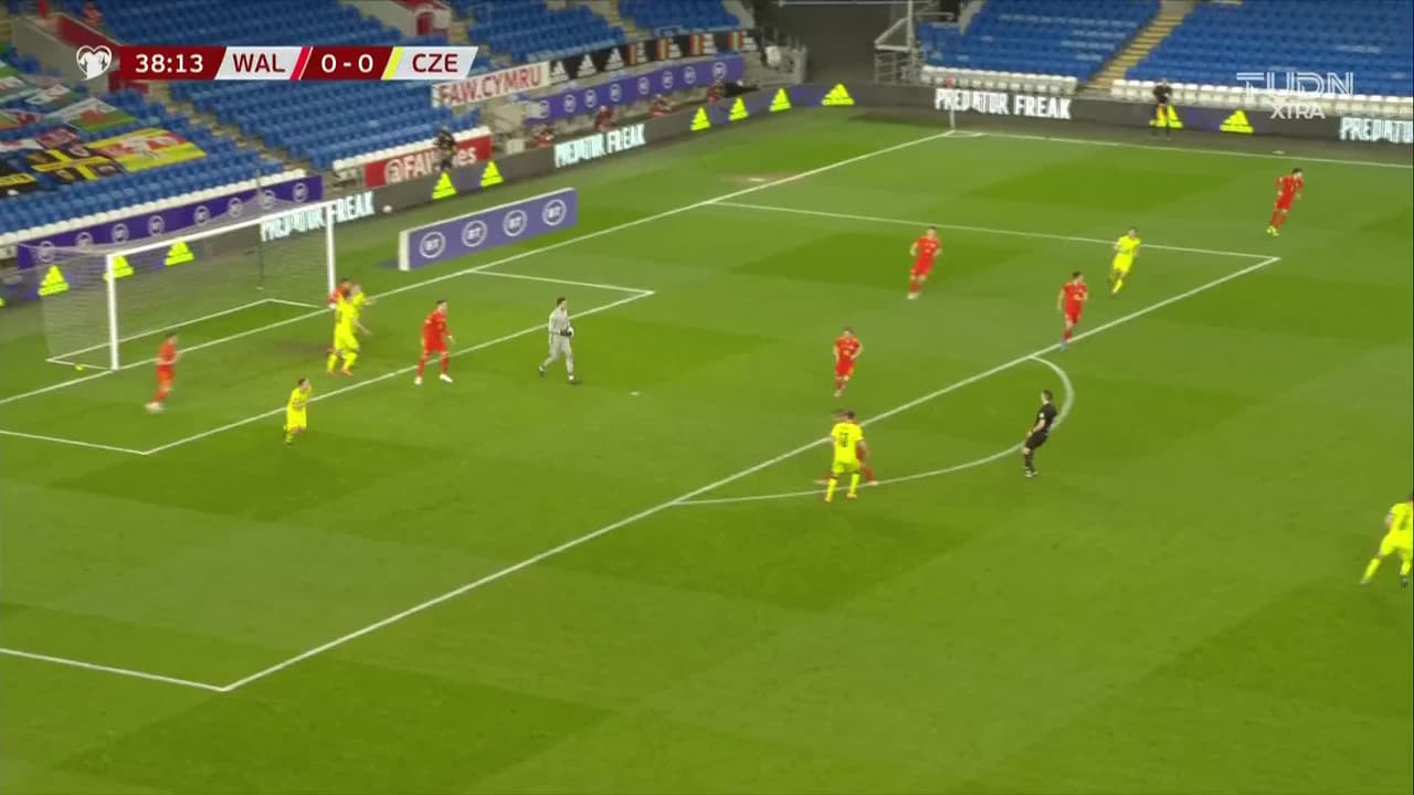 ¡TIRO ATAJADO! disparo por Patrik Schick.