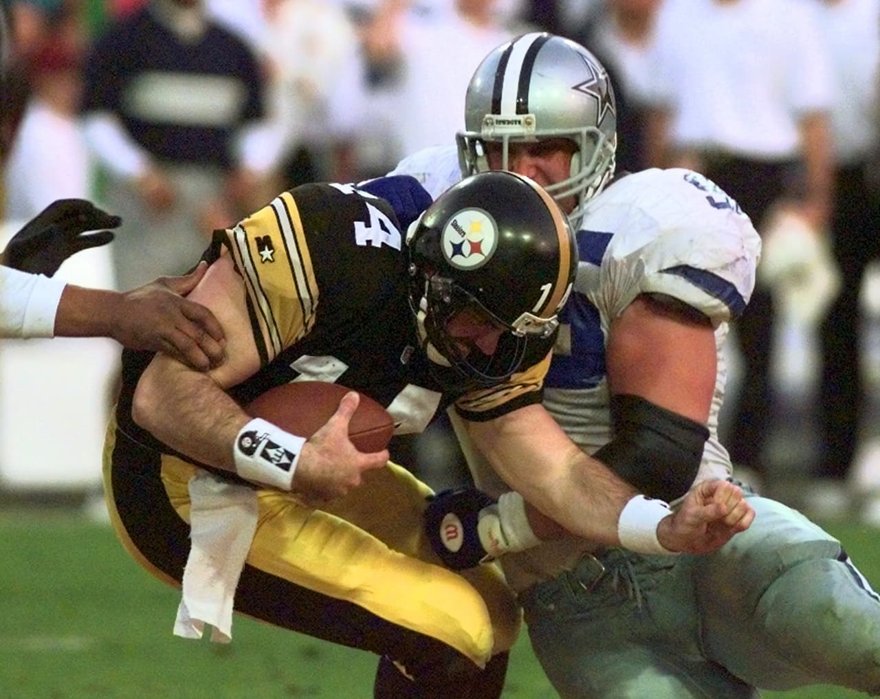 SUPER BOWL XXX - Chad Hennings tackle defensivo de Dallas Cowboys. El MVP fue el esquinero Larry Brown.