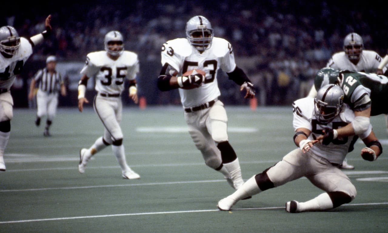 SUPER BOWL XV - Rod Martin linebacker de Oakland Raiders. El MVP fue el quarterback Jim Plunkett.