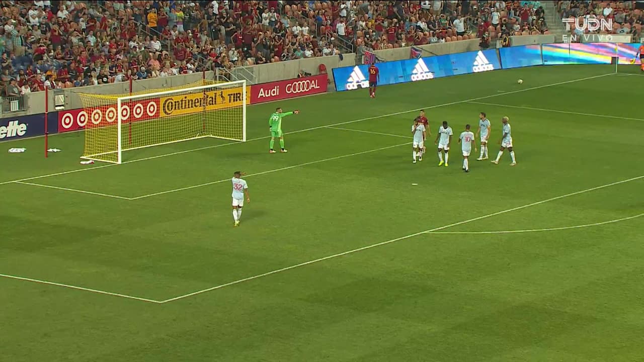 ¡TIRO ATAJADO! disparo por Damir Kreilach.