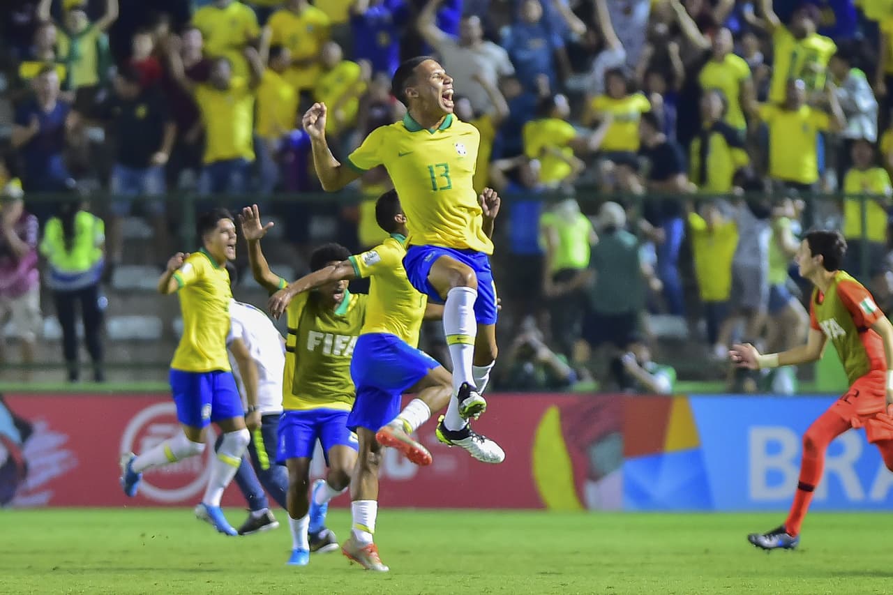 Francia cayó en Brasilia 3-2 ante la verdeamarela que ahora se medirá ante México en la final del torneo.