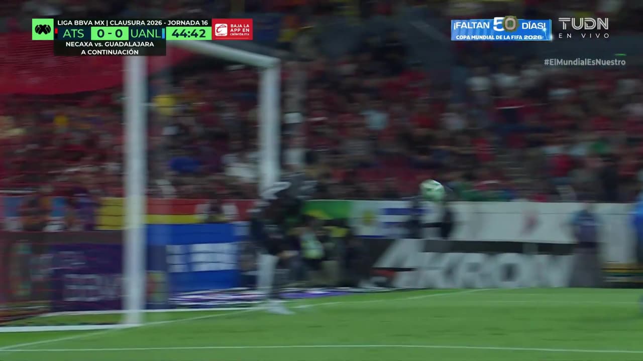 ¡Se salva el Atlas! El remate de Bruneta pasa a centímetros de la portería