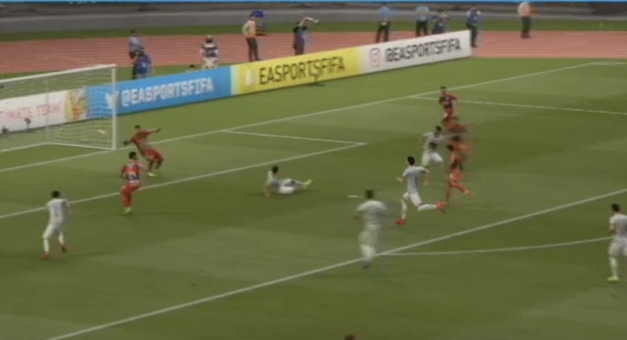 Los Pumas de Alejandro Zamudio vivieron una pesadilla en su debut luego de ser goleados 1-8 por las Chivas en Ciudad Universitaria.