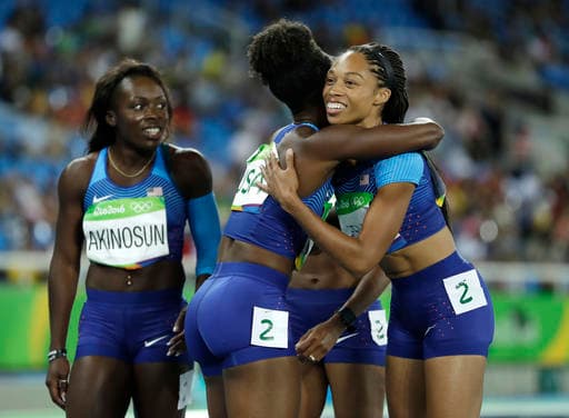 El relevo 4x100 femenino de Estados Unidos se mete en la final