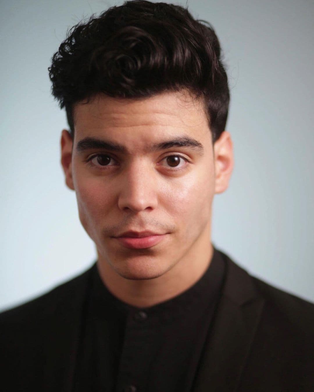 Más tarde, ese mismo día, compartió dos fotos de sí mismo en Instagram y escribió: "No te preocupes. Feliz viernes".