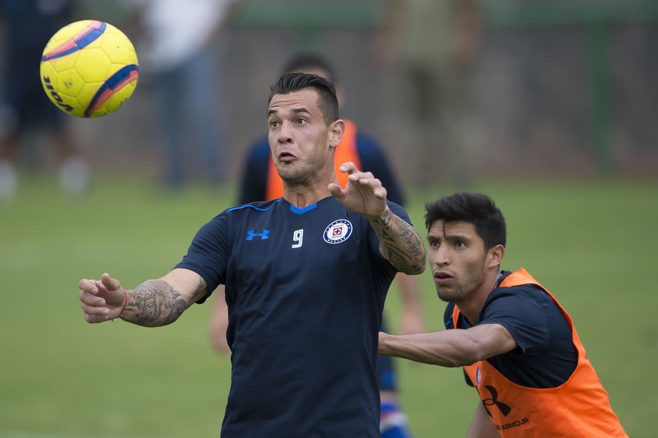 Con los 'Zorros', el argentino demostró que tiene cualidades goleadoras y mucha determinación, algo que extraña Cruz Azul para tener más poder ofensivo.