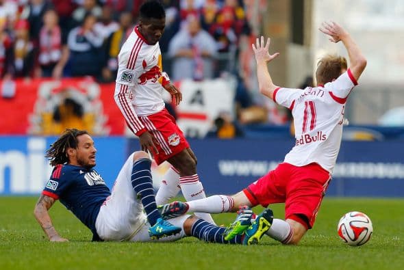 En el primer partido del día el Revolution sorprendió al Red Bulls al ganar 2-1 en la 'Gran Manzana'.