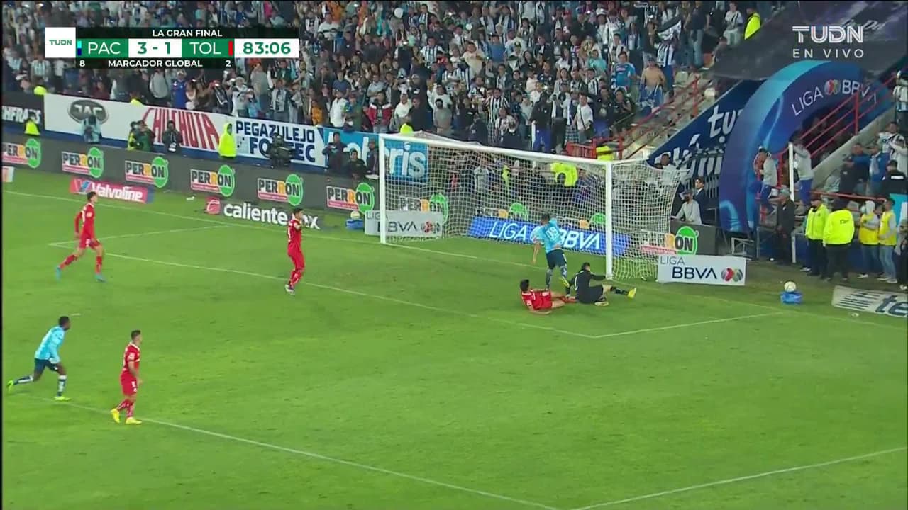 ¡TIRO ATAJADO! disparo por Javier López.