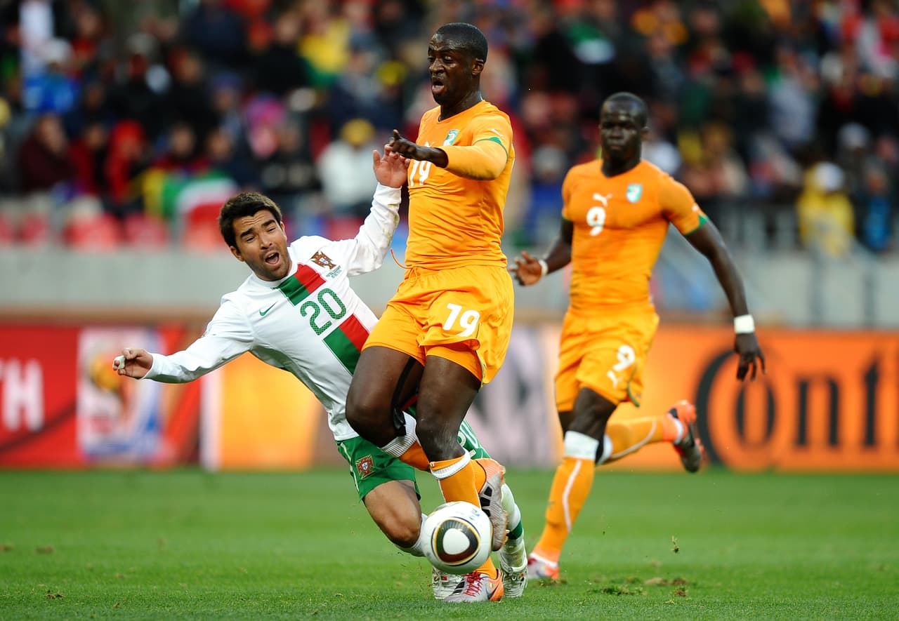 Disputó la Copa del Mundo en Sudáfrica 2010 con Portugal y tras caer en Octavos ante la campeona España, sorprendió anunciando su regreso al futbol brasileño.
