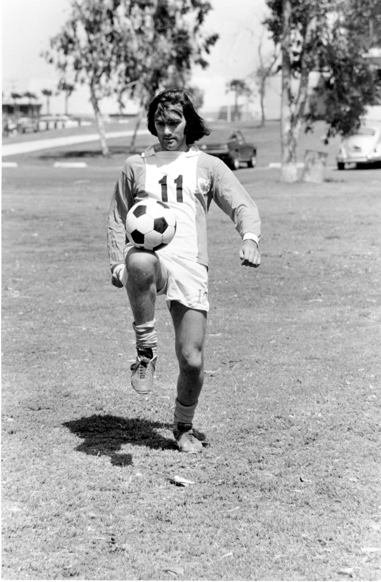 Después de su salida del Manchester United, Best se fue al fútbol de Sudáfrica, volvió a Inglaterra, jugó en Irlanda, dio tumbos por los Estados Unidos y tuvo pasos fugaces por Escocia, Australia y el fútbol de su país.