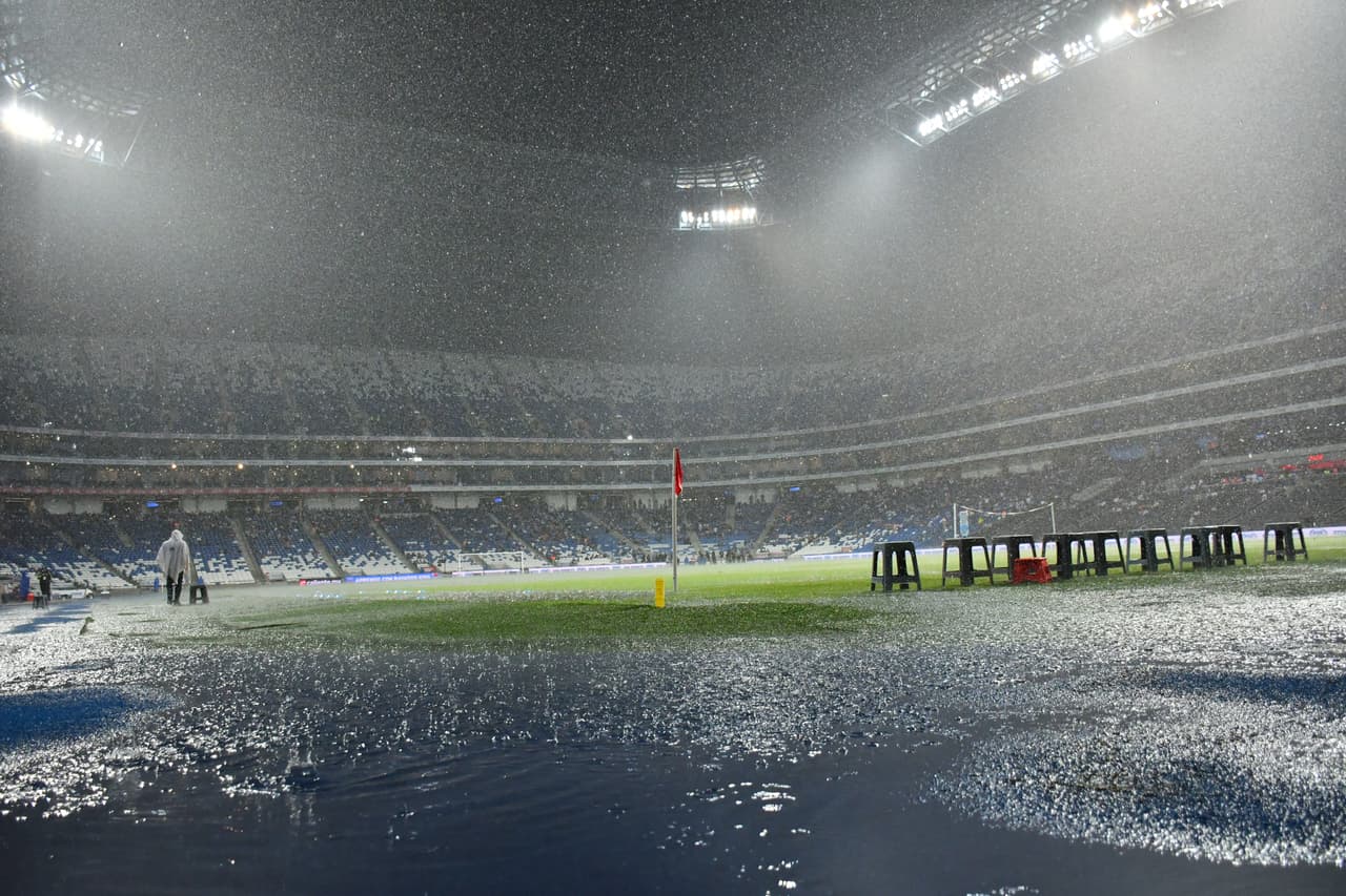 Mientras el campo se llenaba de agua en todos sus sectores.