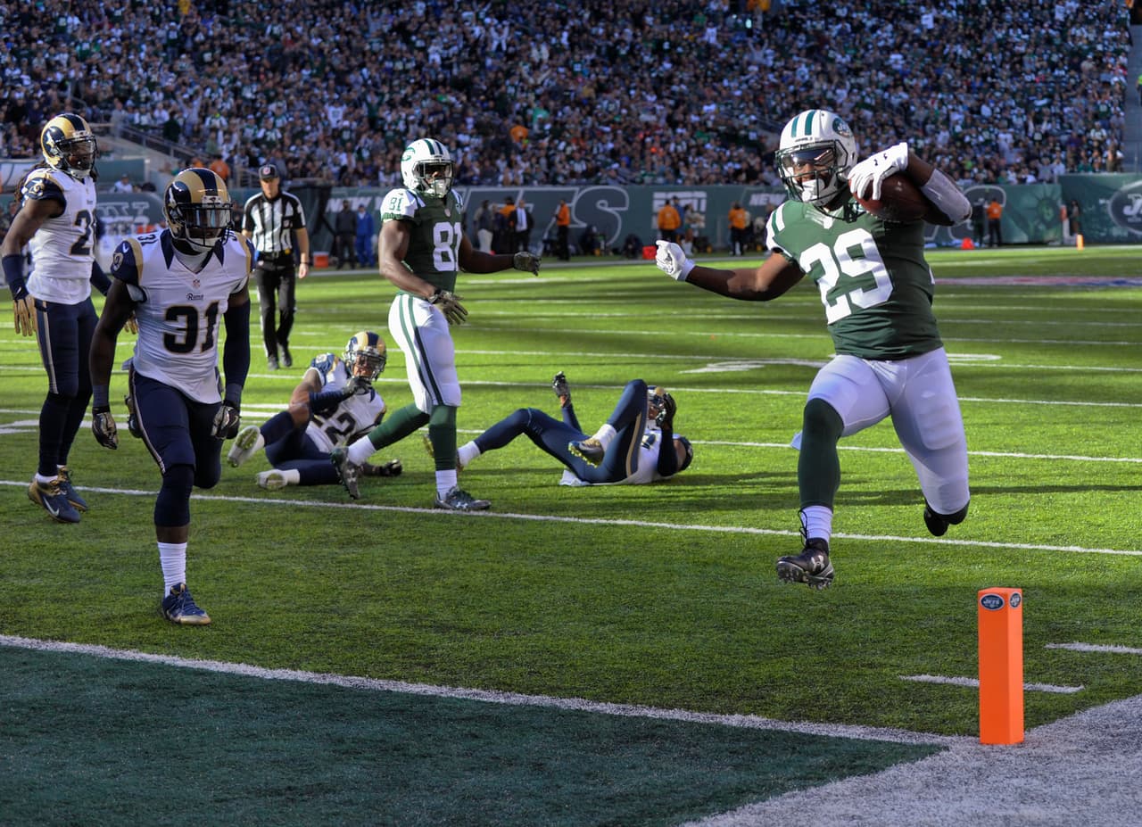 Los Jets sorprendieron a la defensiva de los Rams con una jugada de 'pitch'.