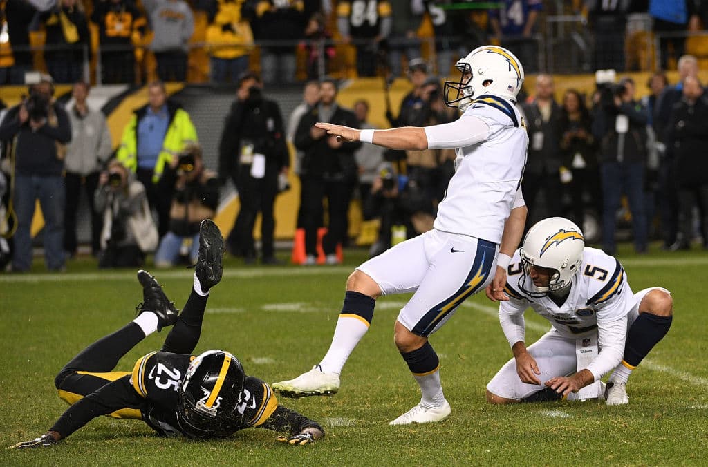 Y mientras el relij expiraba, Mike Badgley pateó un intento de gol de campo de 29 yardas para endilgarle a Pittsburgh su segundo revés seguido, comprometiéndolos en la carrera al Playoff.