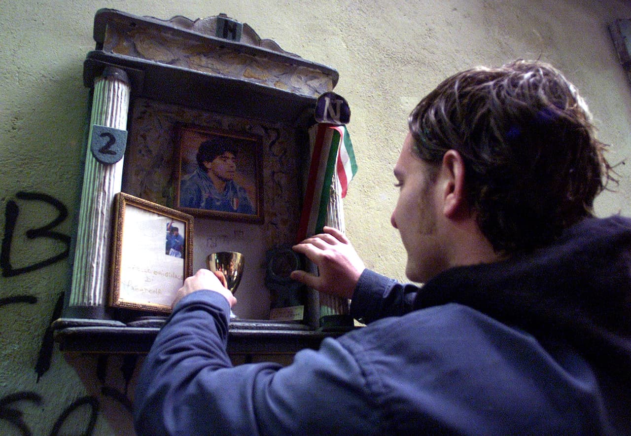 Maradona se convertiría en una leyenda en Italia, que hasta hoy se mantiene en la memoria colectiva de los hinchas del Napoli y del fútbol italiano.