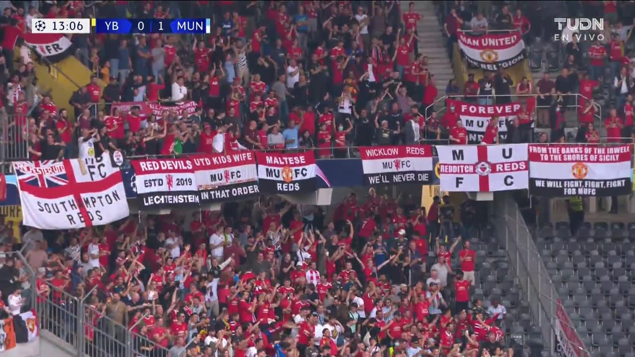 ¡GOL!  anota para Manchester United. Cristiano Ronaldo