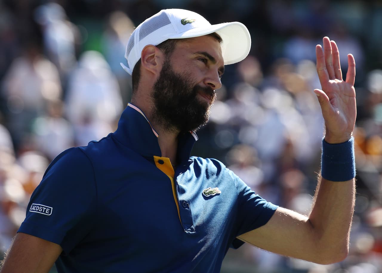 Más lento de lo habitual, sin la fuerza y precisión acostumbrada de sus golpes, Paire no tuvo problemas en quebrar el servicio de 'Nole' en el séptimo y noveno juegos del primer set.