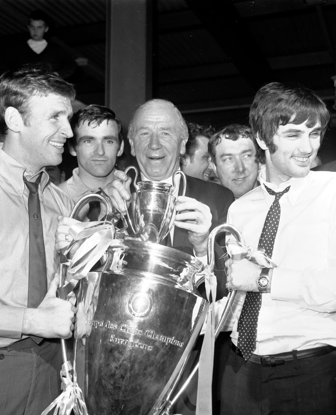 Con el United consiguió dos Ligas de Inglaterra, dos Charity Shields y una Copa de Europa, (hoy Champions League), cuya final se disputó en Wembley ante el Benfica con marcador 4-1.