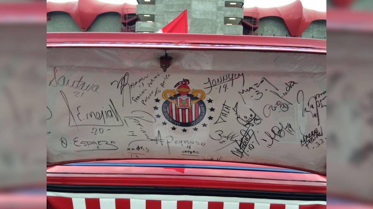 Las huellas de los ídolos en el maletero.