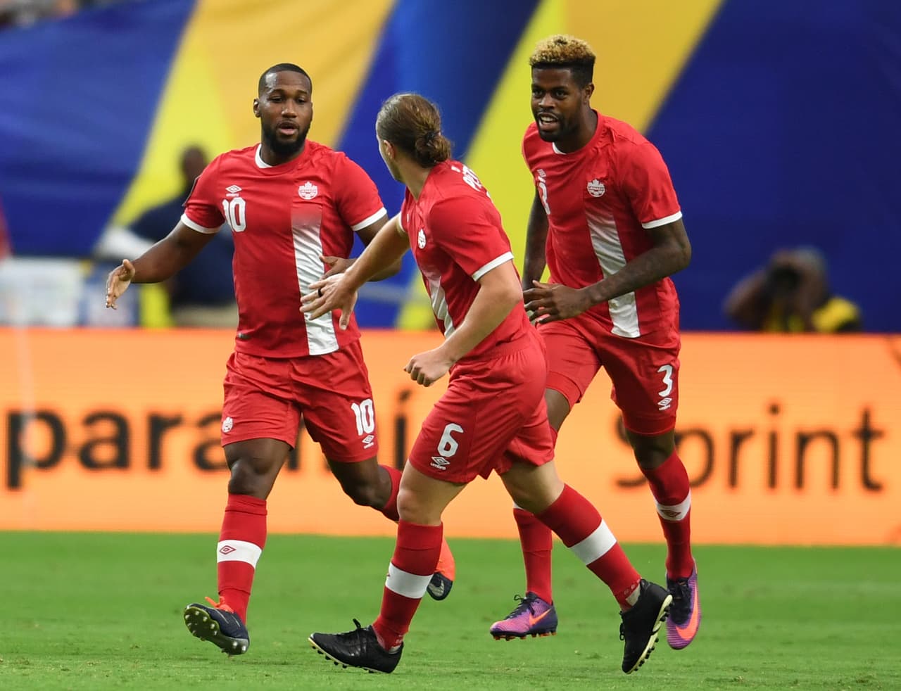 La selección masculina de 
<b>Canadá</b> apenas cuenta con solo una participación en los Mundiales de fútbol y fue en la Copa del Mundo de México 1986. Ahi perdieron todos los partidos de la fase de grupos. 
<br>