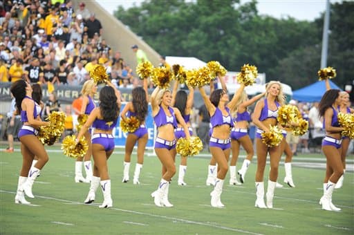 Por fin las bellezas del emparrillado están de vuelta. Checa las mejores tomas de las Vikings en el juego del Salón de la Fama que abrió la pretemporada.