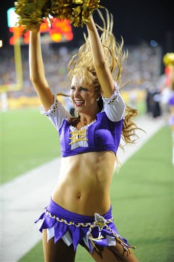 Por fin las bellezas del emparrillado están de vuelta. Checa las mejores tomas de las Vikings en el juego del Salón de la Fama que abrió la pretemporada.