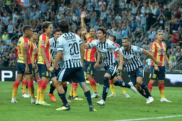 En el segundo gol de Monterrey los defensores purépechas pedían fuera de juego mientras los locales gritaron el gol.