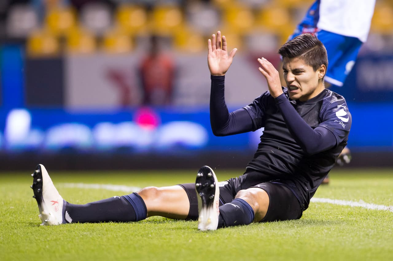 Action photo during the match Puebla vs Guadalajara corresponding to the fifth week of the Closing Tournament 2018 Bancomer BBVA League at Estadio Cuauhtemoc, Puebla. Foto de accion durante el partido Puebla vs Guadalajara correspondiente a la quinta jornada del Torneo Clausura 2018 de la Liga Bancomer BBVA en Estadio Cuauhtemoc, Puebla. En la foto: Ronaldo Cisneros 02/02/18/Mexsport/Isabel