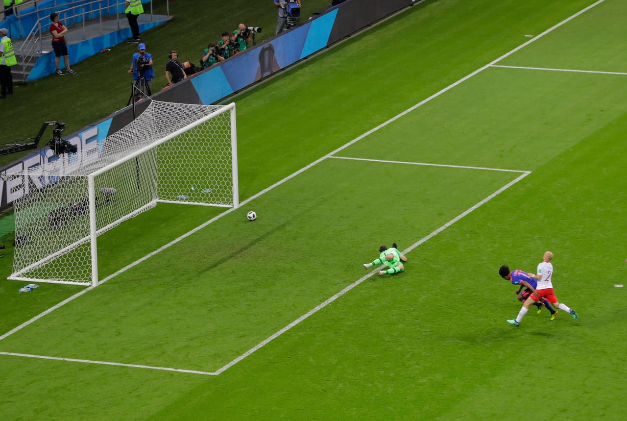 85.- Juan Guillermo Cuadrado (Colombia) al minuto 75. Polonia 0-3 Colombia.