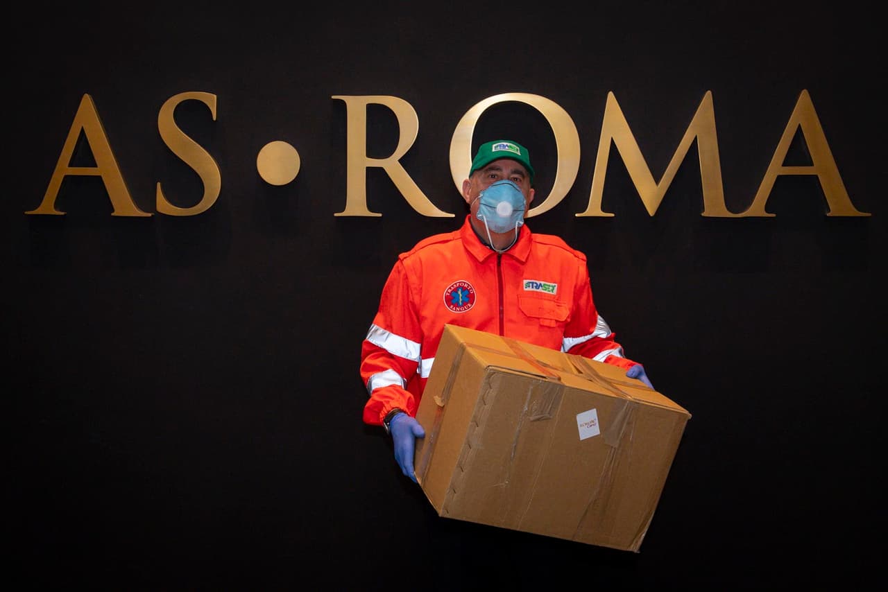 La Roma está dando el ejemplo de solidaridad ante la crisis sanitaria que vive el mundo, Italia en particular, ayudando a sus socios y la gente que más lo necesita.
