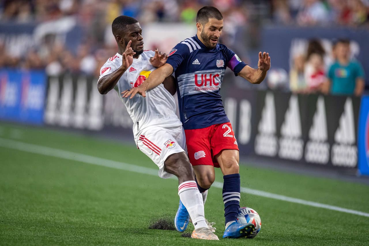 Los tres goles de New England Revolution sobre New York Red Bulls contaron con la asistencia de Carles Gil.