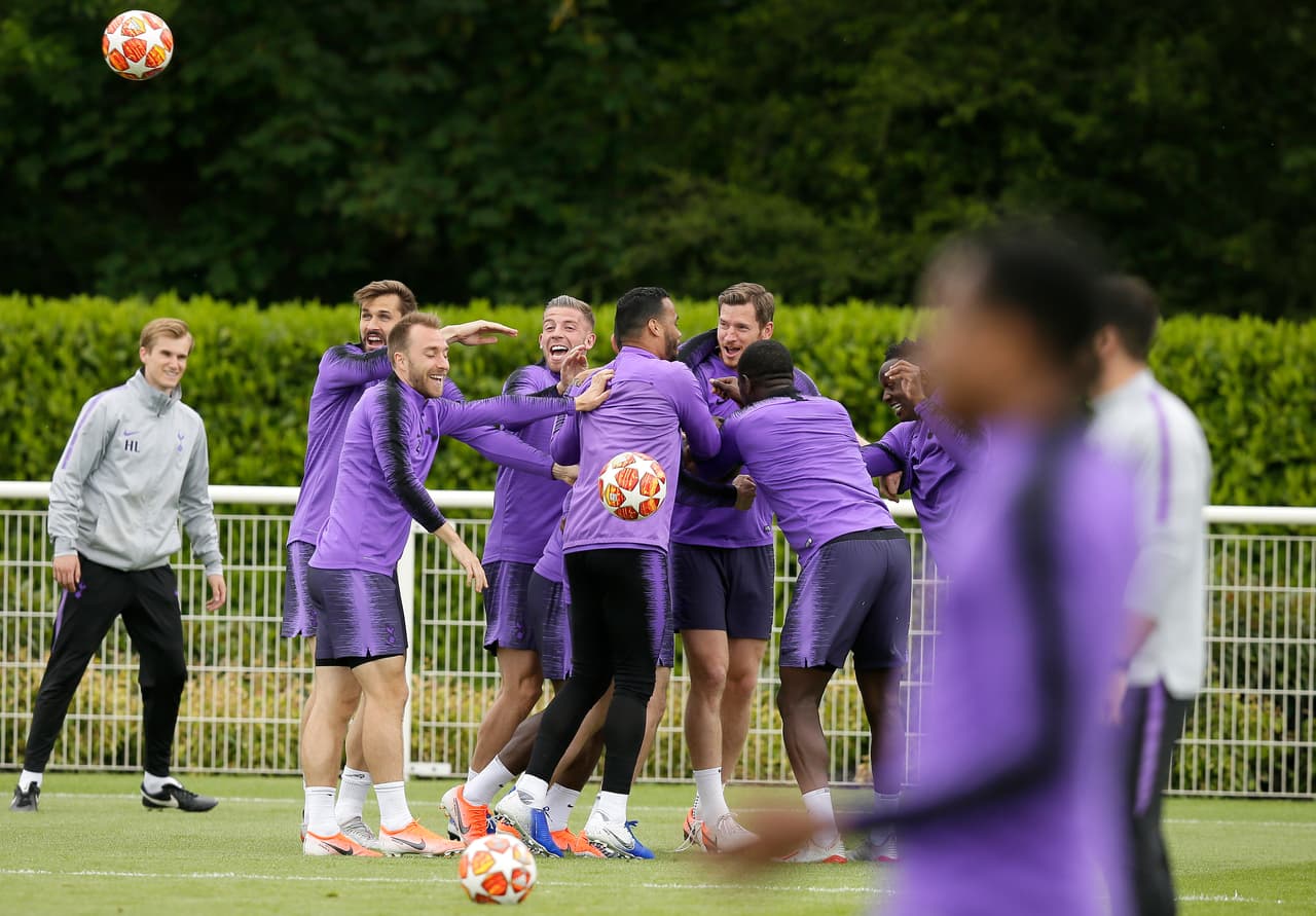 Harry Kane, goleador y capitán de Tottenham, entrena cada vez con más intensidad con miras al duelo contra Liverpool y hace ilusionar con la posibilidad de verlo en la Final de la Champions League en Madrid, para la que el equipo se prepara.