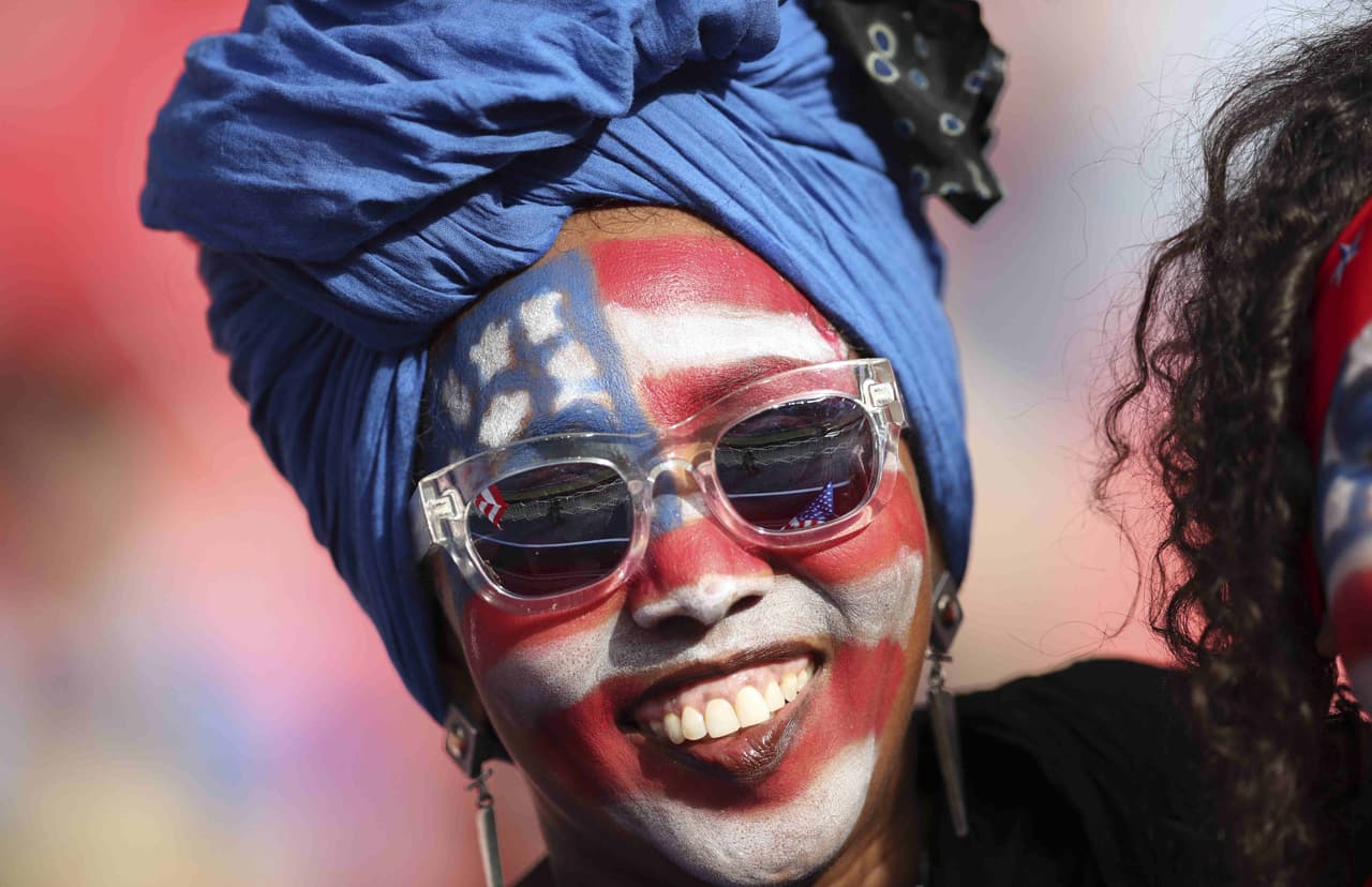 El Parque de los Príncipes fue el escenario para este duelo de Cuartos de Final del Mundial Femenino entre la local, Francia, y Estados Unidos. Para muchos se trata de una Final adelantada, por lo que la alegría entre los fanáticos no se hizo esperar.