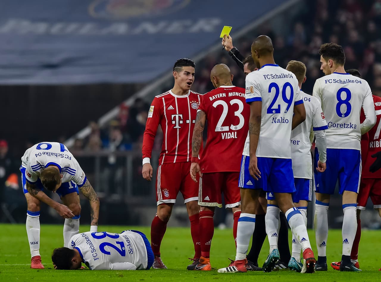 El colombiano James Rodríguez saltó como titular con Bayern Munich y fue amonestado.