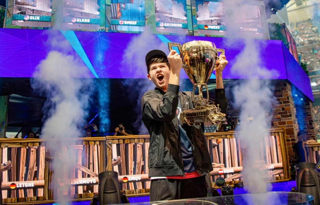 Kyle Giesdorf ganó 3 millones de dólares al vencer a 150 competidores.