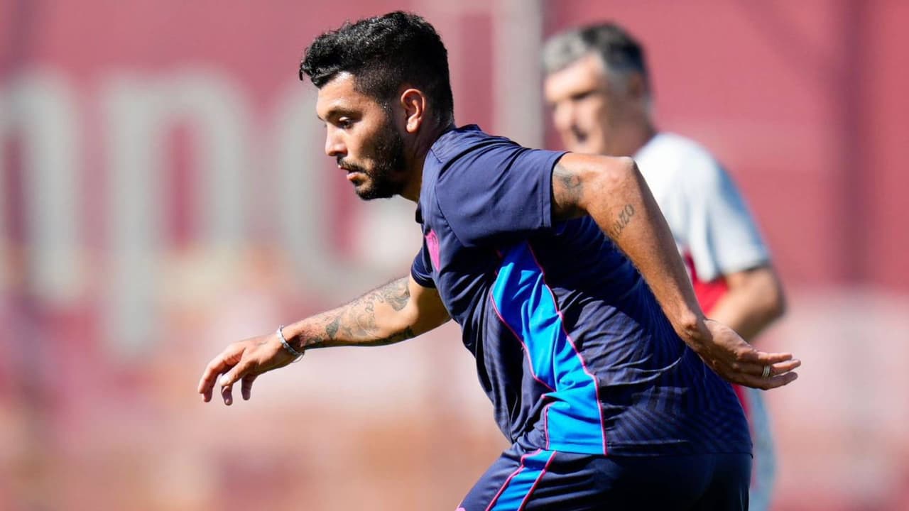 ‘Tecatito’ Corona es baja con Sevilla ante Espanyol por fiebre