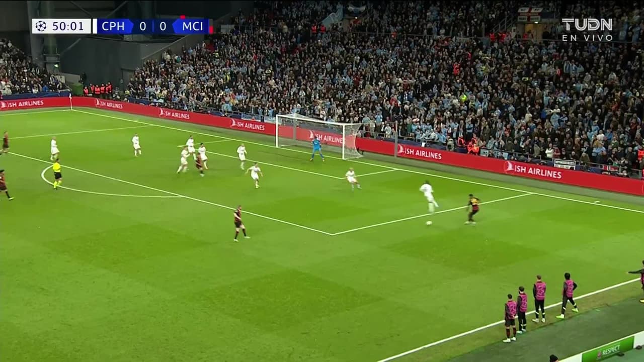 ¡TIRO ATAJADO! disparo por Kevin De Bruyne.