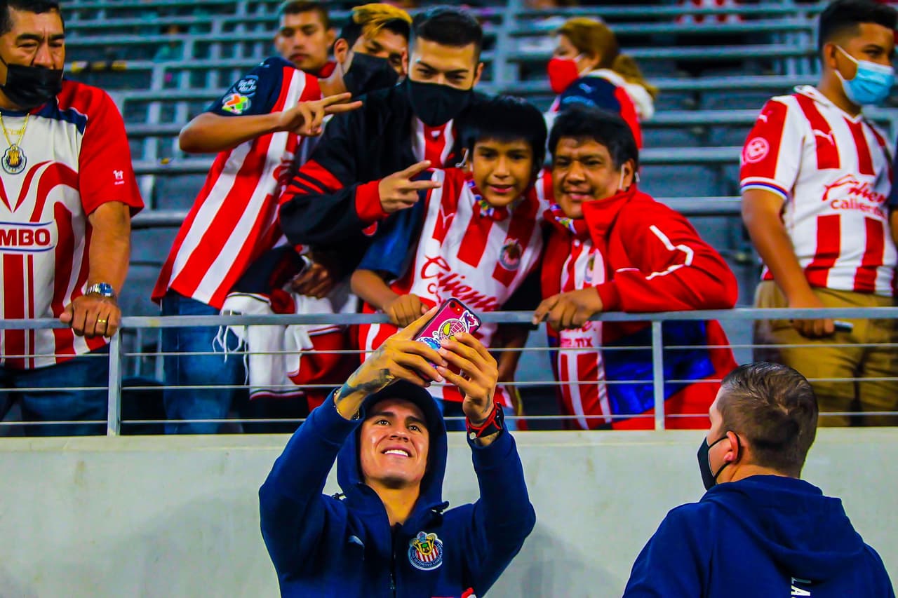Las Chivas aprovecharon el parón de la Fecha FIFA para acercarse a sus fanáticos en California.