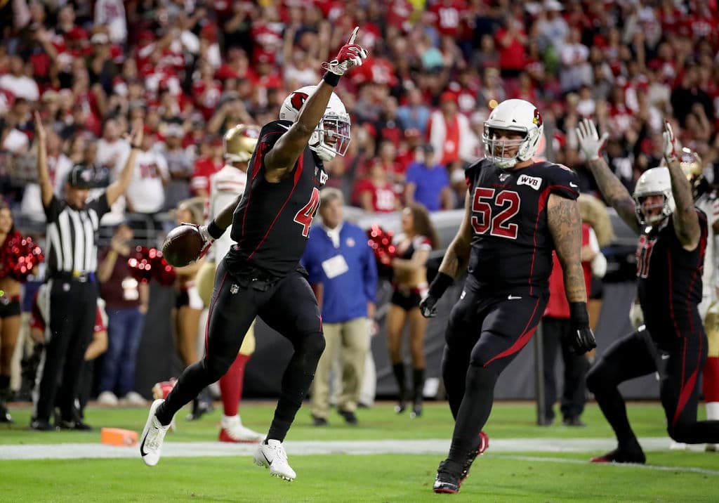 Los 49ers se confirman como candidatos al título, vencen 28-25 a los Cardinals que al final complicaron al equipo de Garoppolo.