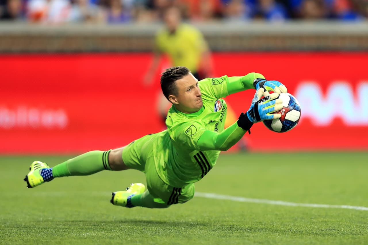 Una gran actuación del arquero Przemyslaw Tyton permitió a FC Cincinnati llevarse un empate 2-2 ante Columbus Crew en el clásico del estado de Ohio.