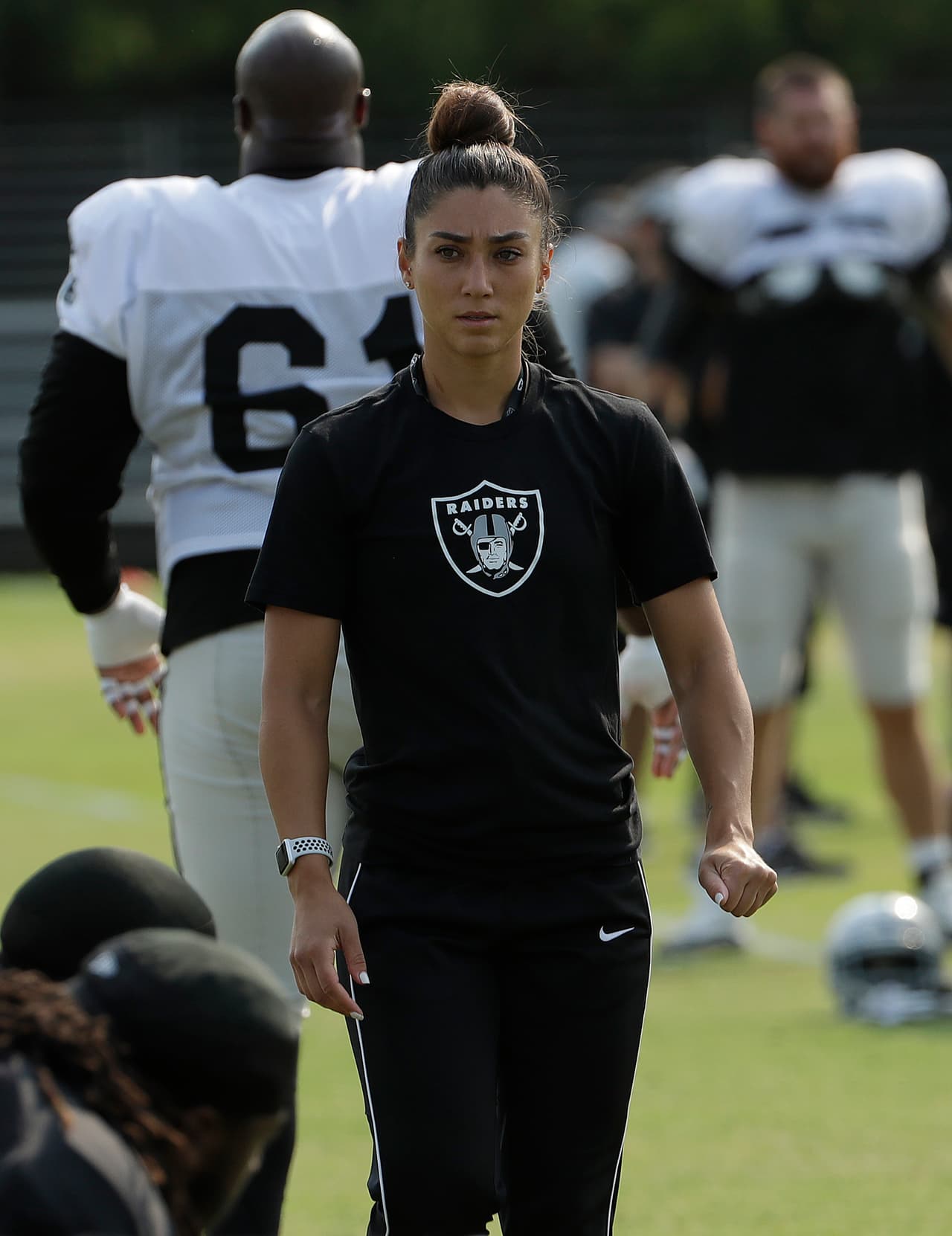 Kelsey Martínez marca un nuevo logro en el fútbol americano, ahora con los Oakland Raiders: las mujeres toman poder en la NFL.