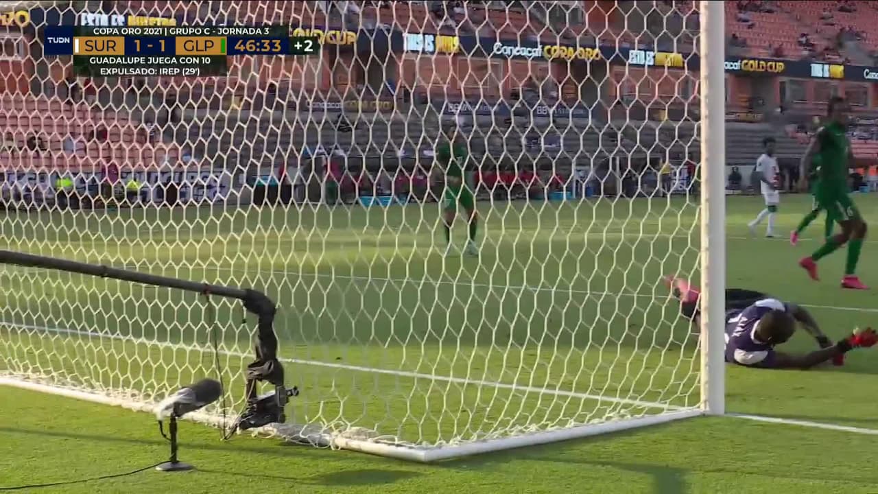 ¡TIRO ATAJADO! disparo por Dimitrie Apai.